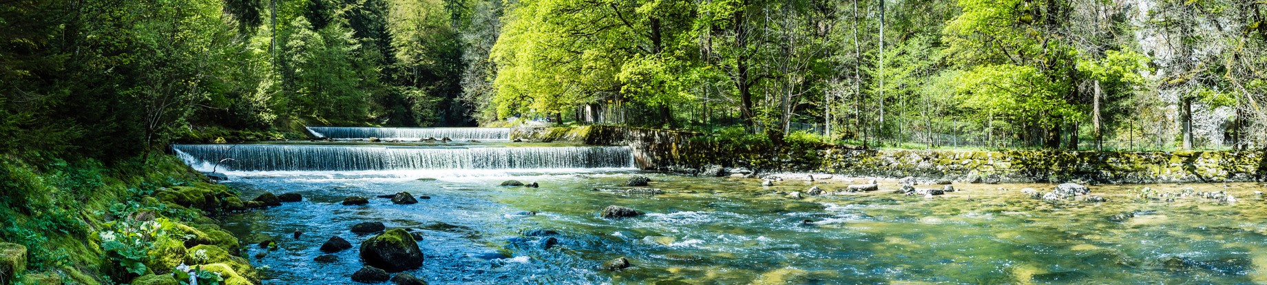 Areuse, Fluss im Neuenburger Jura, Schweiz, Panorama